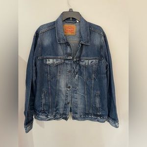 Men’s Levi’s denim jacket